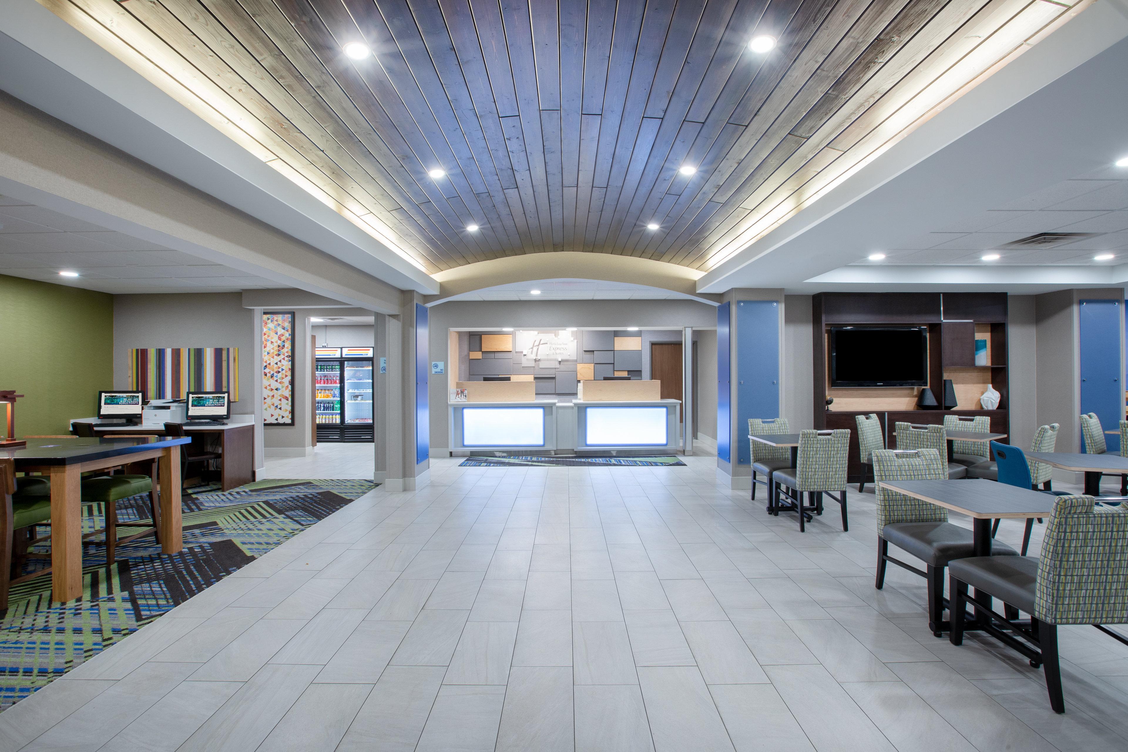 Holiday Inn Express Hotel & Suites Columbus By Ihg Exterior photo