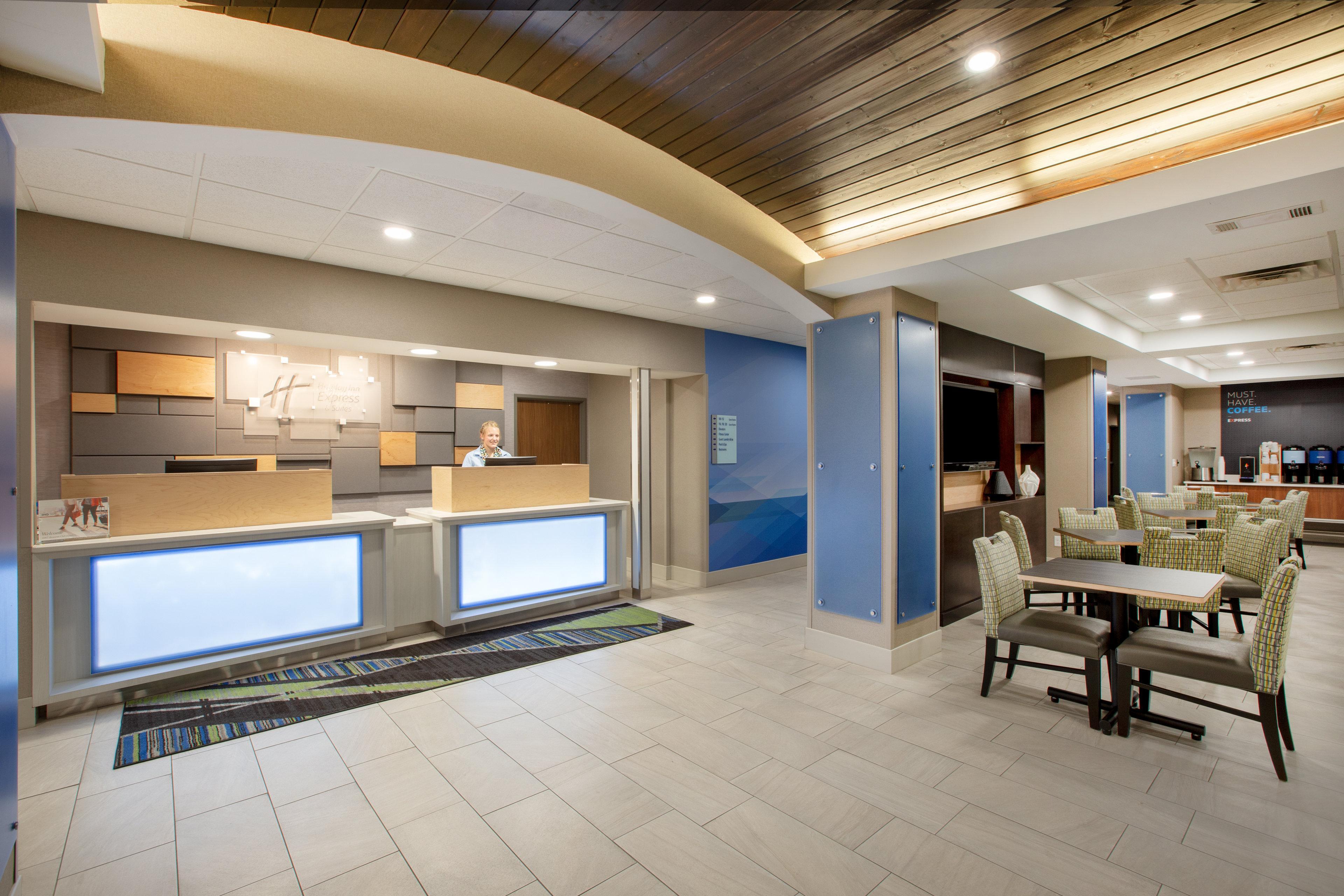 Holiday Inn Express Hotel & Suites Columbus By Ihg Exterior photo
