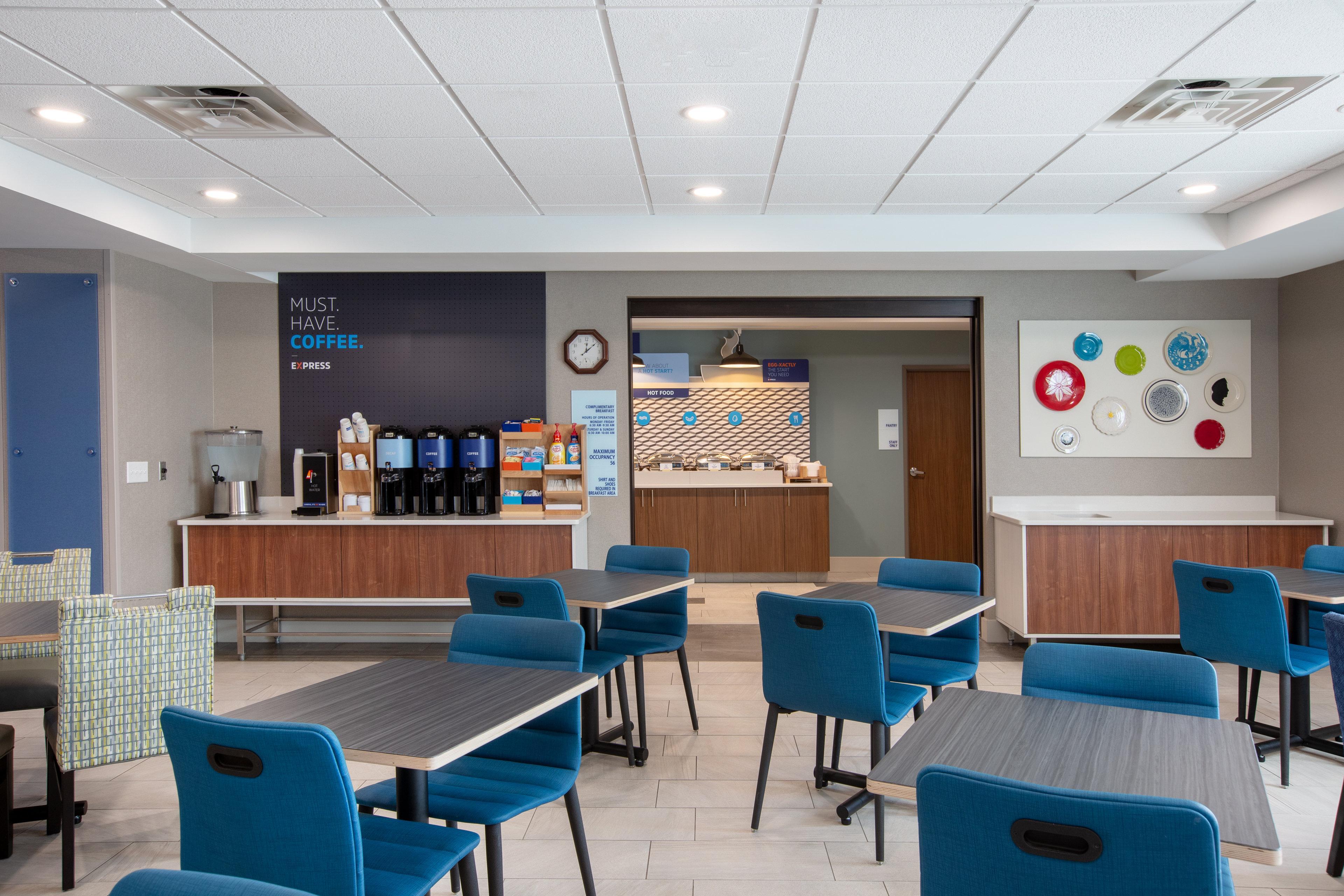 Holiday Inn Express Hotel & Suites Columbus By Ihg Exterior photo