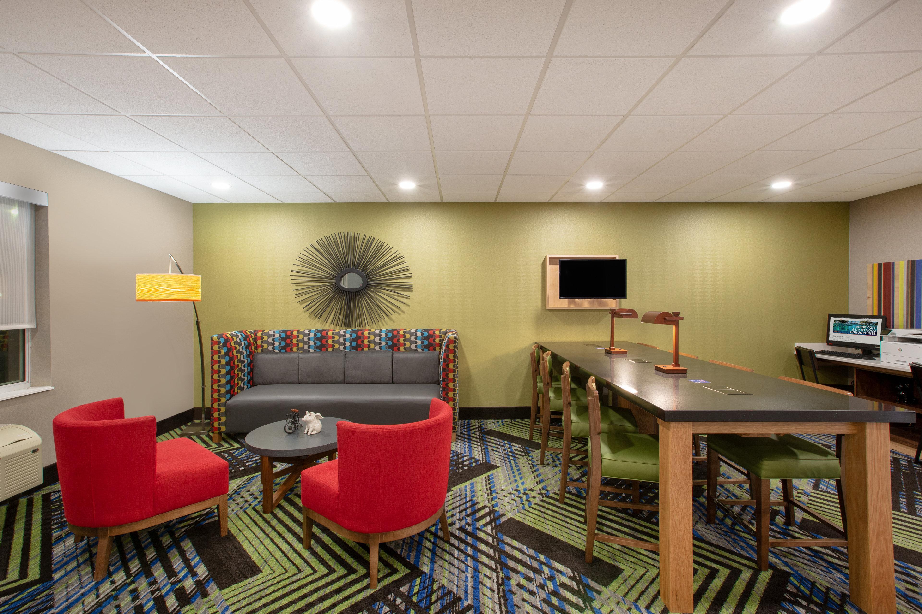 Holiday Inn Express Hotel & Suites Columbus By Ihg Exterior photo