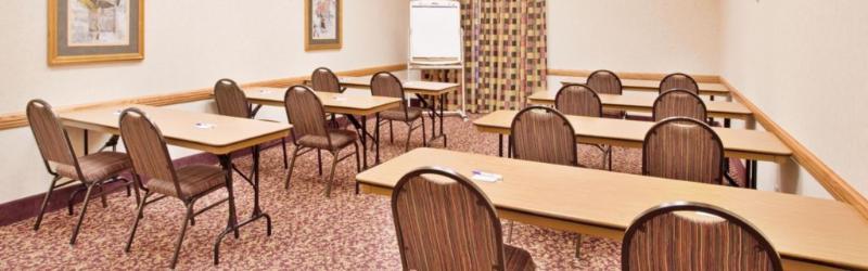 Holiday Inn Express Hotel & Suites Columbus By Ihg Exterior photo