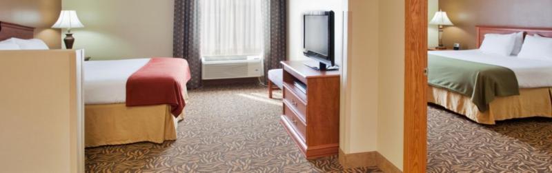 Holiday Inn Express Hotel & Suites Columbus By Ihg Exterior photo