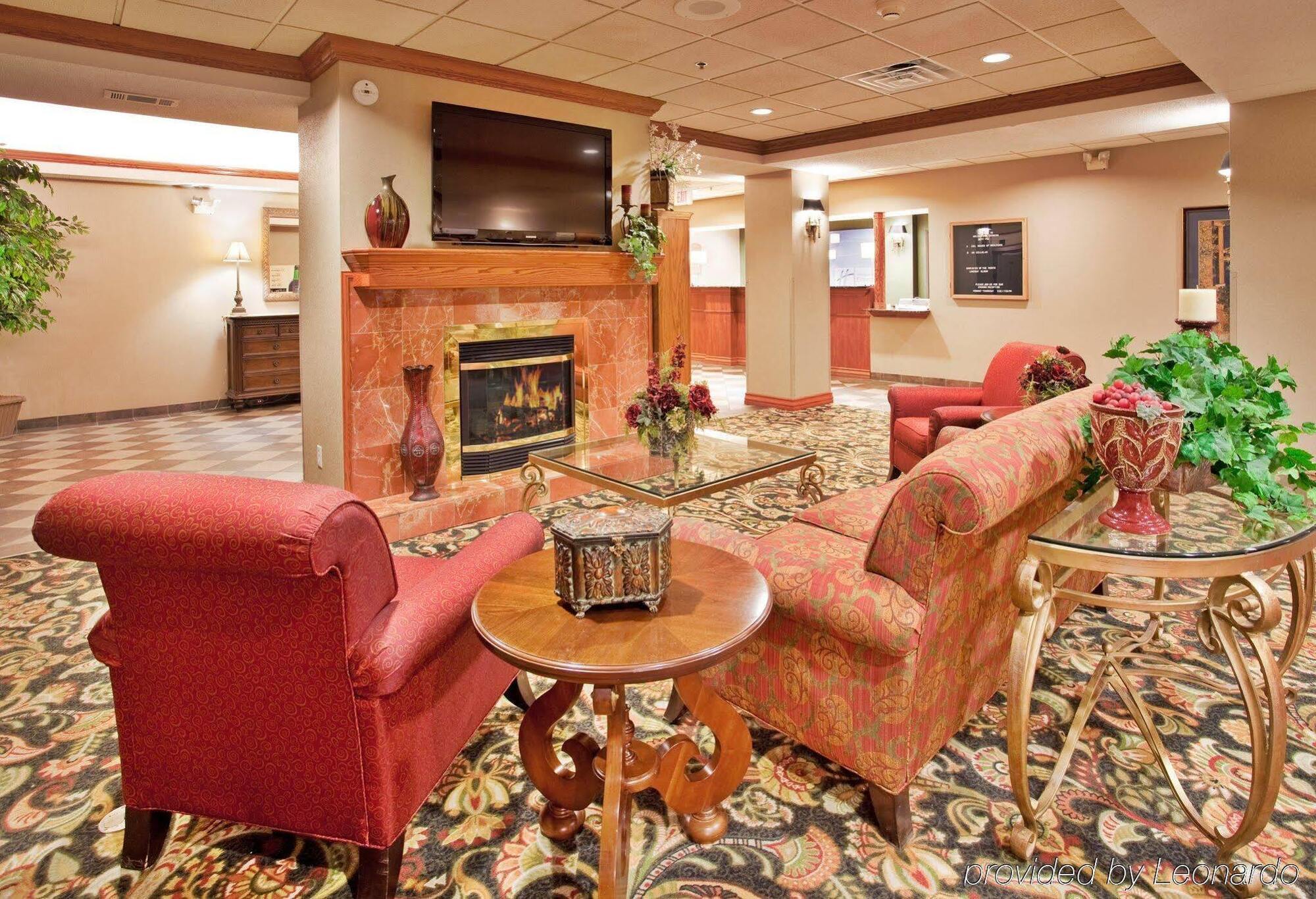 Holiday Inn Express Hotel & Suites Columbus By Ihg Exterior photo